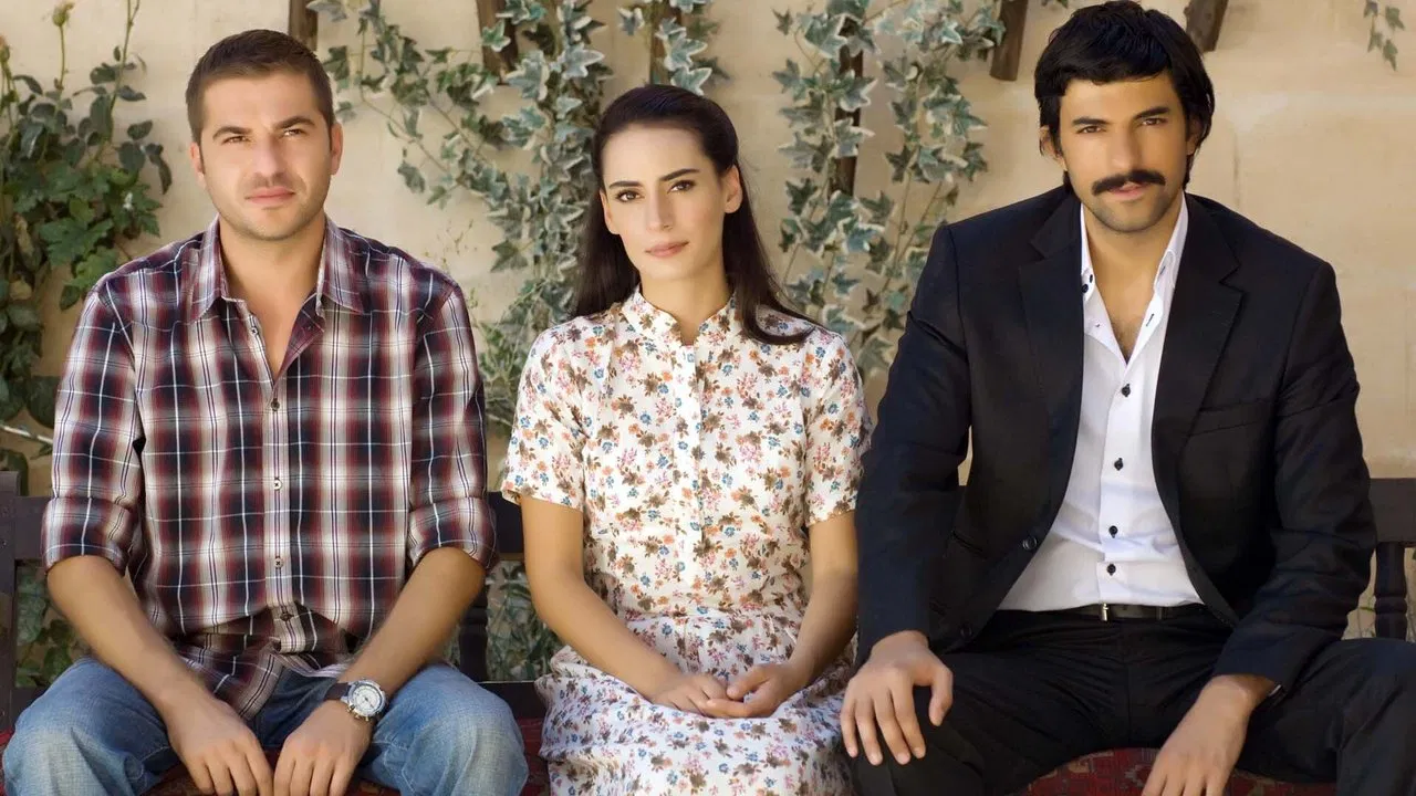 Bir Bulut Olsam backdrop 2
