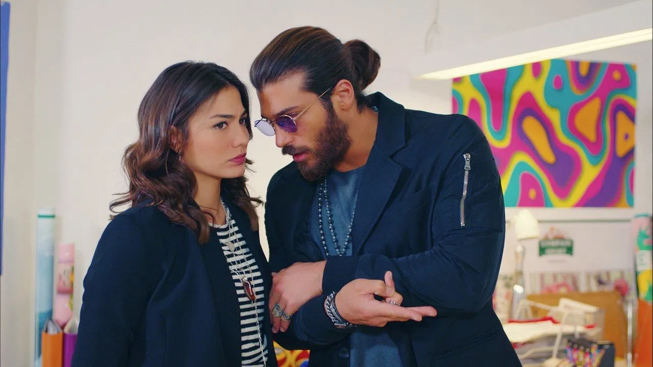 Erkenci Kus backdrop 2