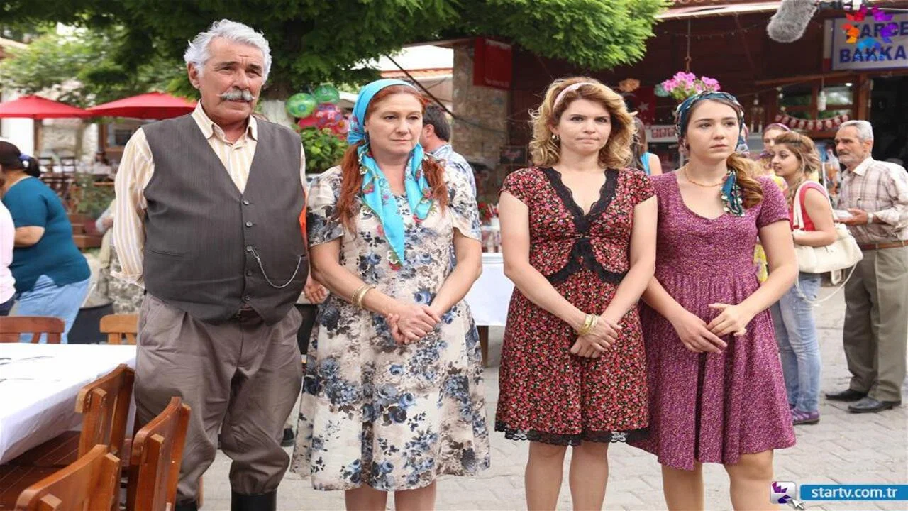 Guzel Koylu backdrop 4
