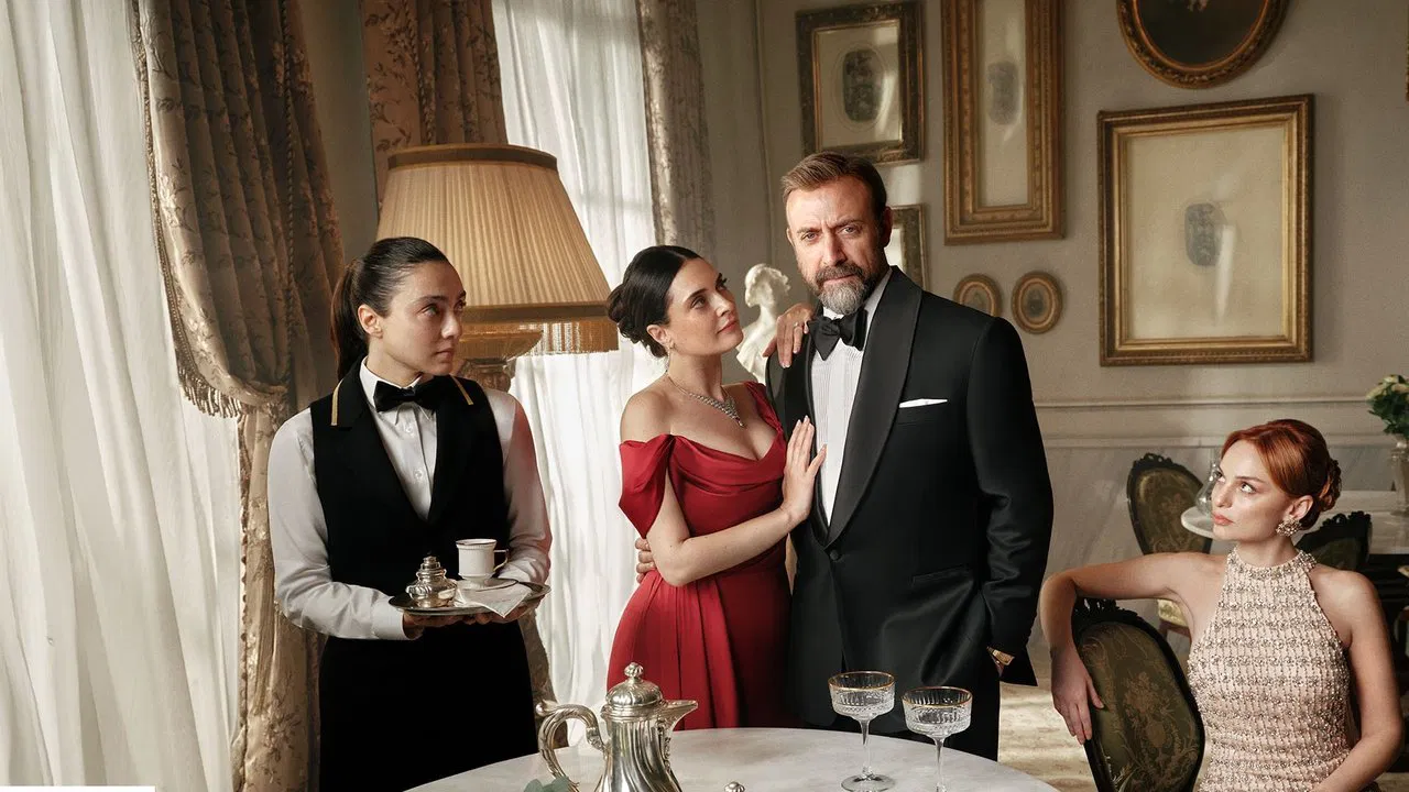 Kral Kaybederse backdrop 2