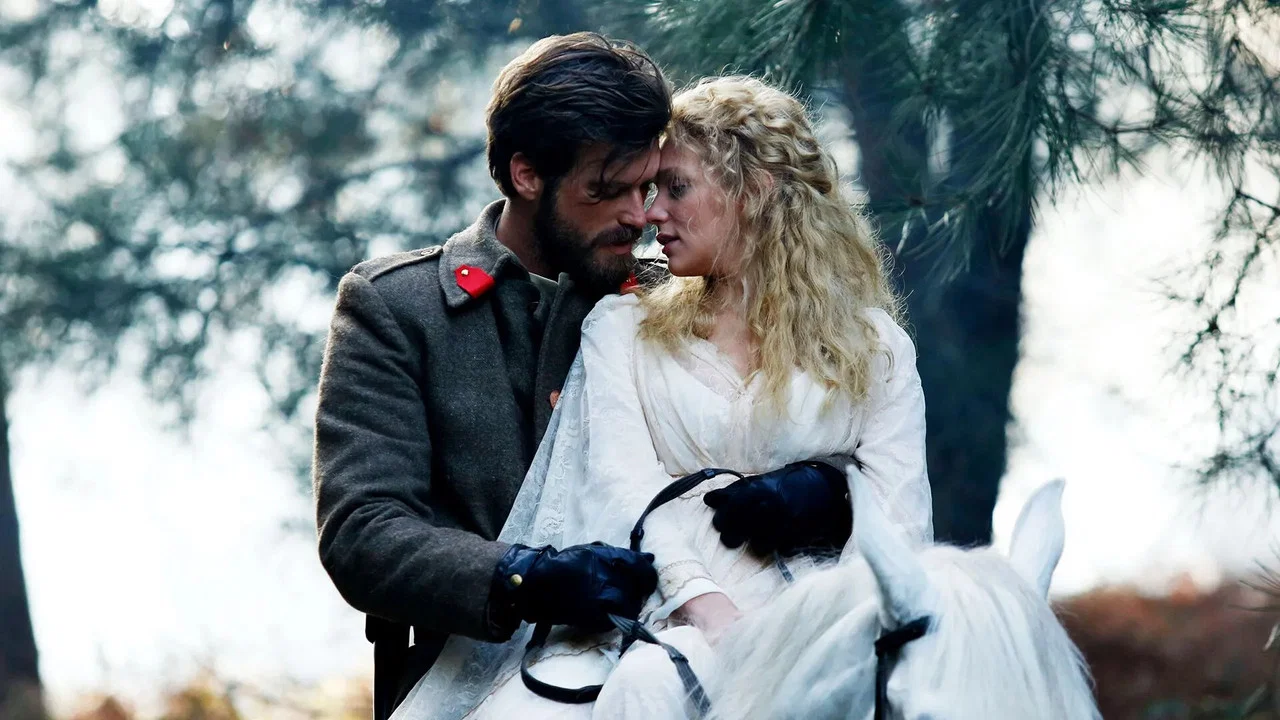 Kurt Seyit ve Sura backdrop 3