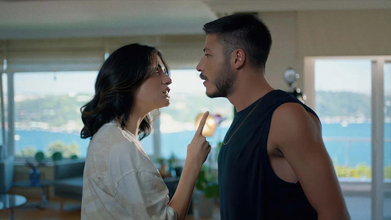 Sadece Arkadasiz backdrop 3
