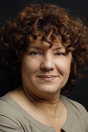 Ayşenil Şamlıoğlu profile